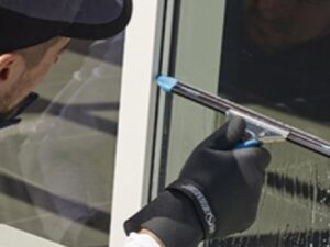 Lire la suite à propos de l’article Mouilleur pour vitre : comment choisir le bon produit pour un nettoyage efficace